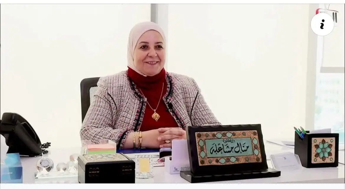 الدكتورة منال المشاعلة في عيادتها